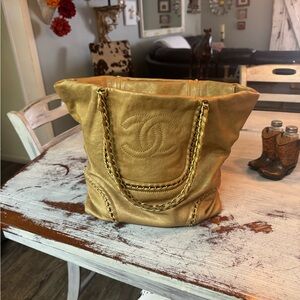 CHANEL Gold Chain Shoulder Bag
